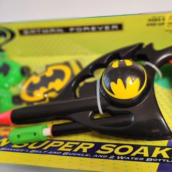 Batman Forever Super Soaker Gun With Belt And Buckle And 2 Water Bottle Refills - Picture 2 of 5